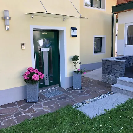 Haus Tschirgantblick شقة