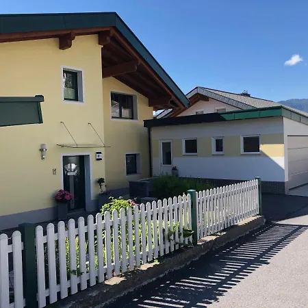Haus Tschirgantblick شقة