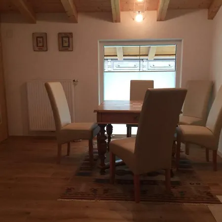 Haus Tschirgantblick شقة تارينز