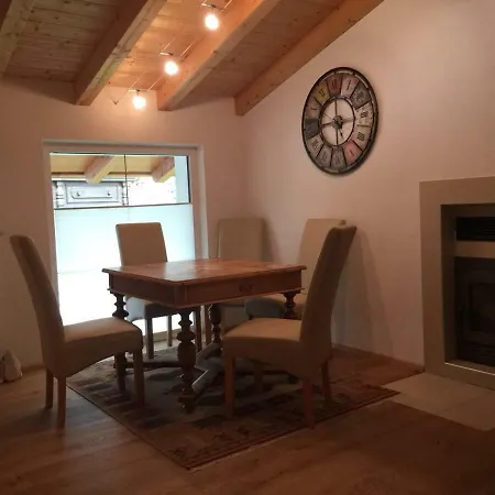 公寓 Haus Tschirgantblick 塔兰兹