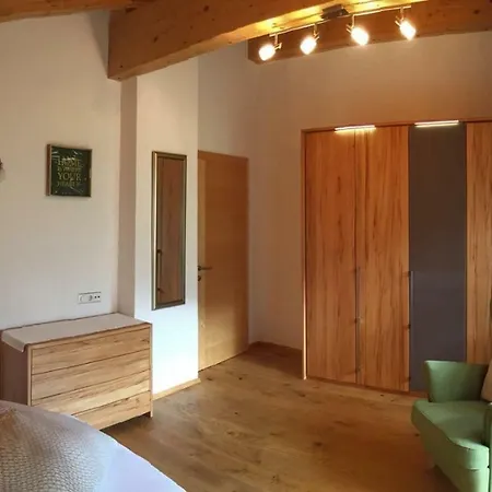 Apartamento Haus Tschirgantblick *