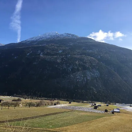 Apartamento Haus Tschirgantblick *