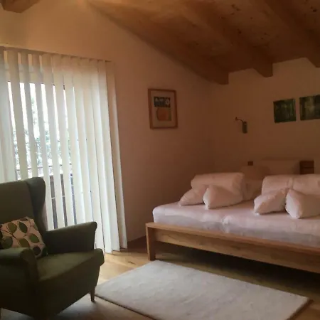 公寓 Haus Tschirgantblick 塔兰兹
