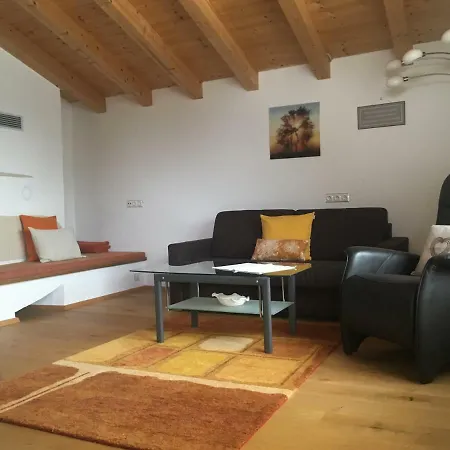 Haus Tschirgantblick